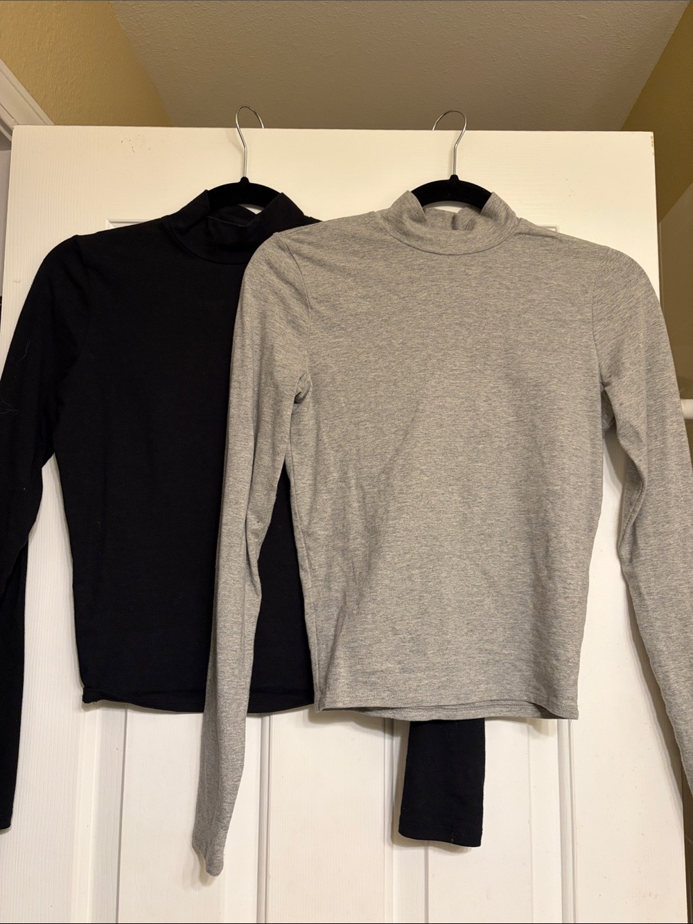 2 Hollister Mock Neck Long Sleeve Top Duo Black & Heather Gray